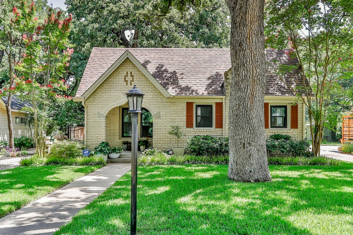 2324 Goldenrod Avenue Fort Worth TX 76111