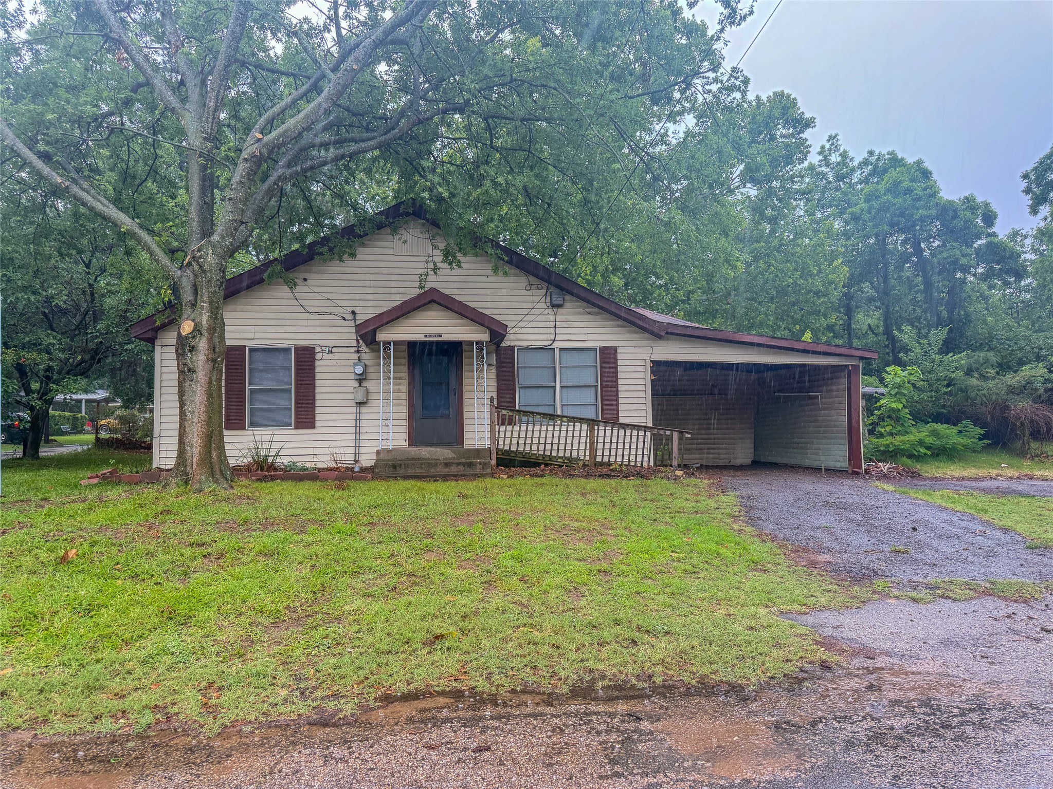 805 12th St. NE Paris TX 75460