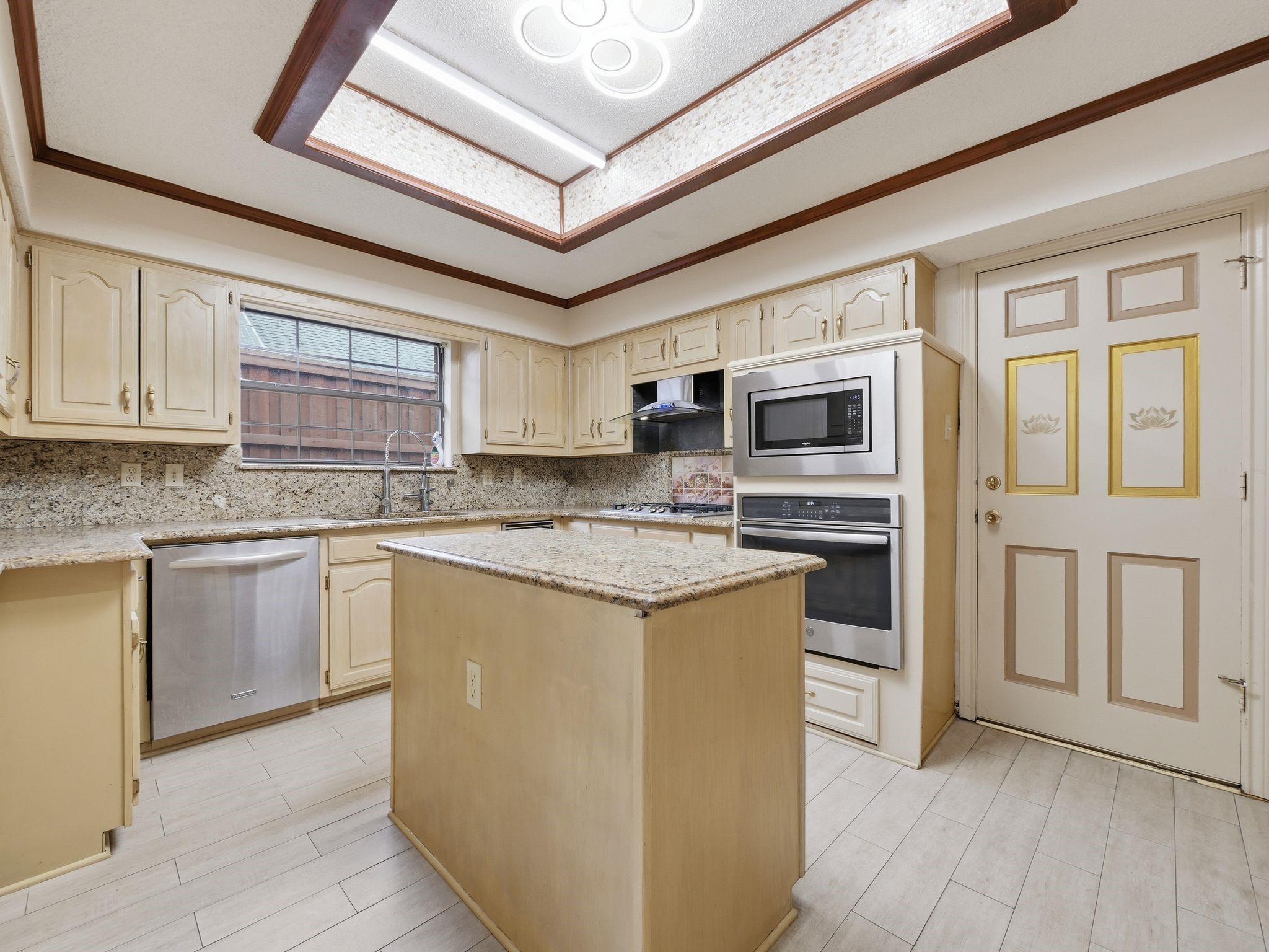 10211 Shadow Way Dallas TX 75243