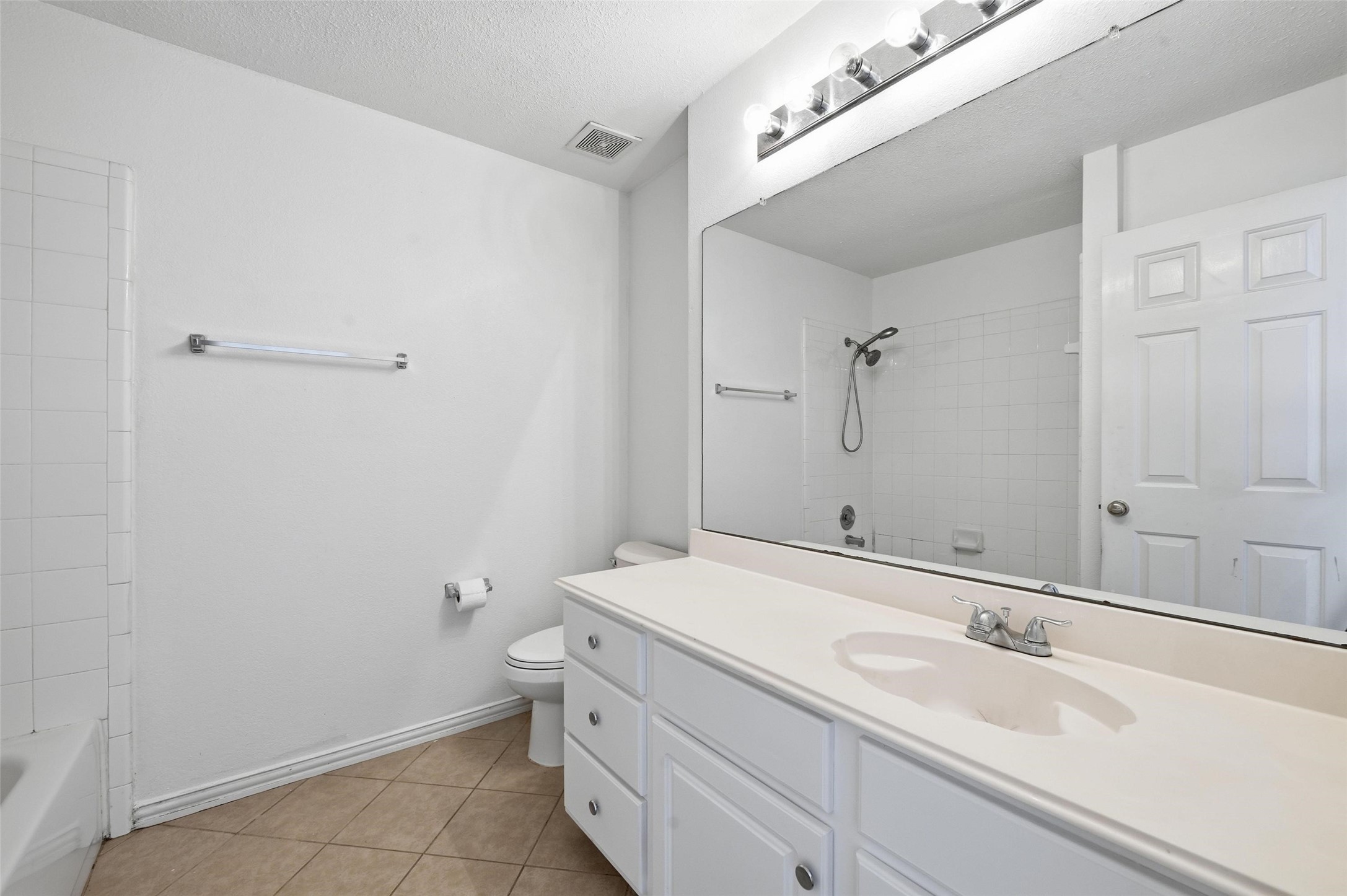 5709 Christy Lane Haltom City TX 76137