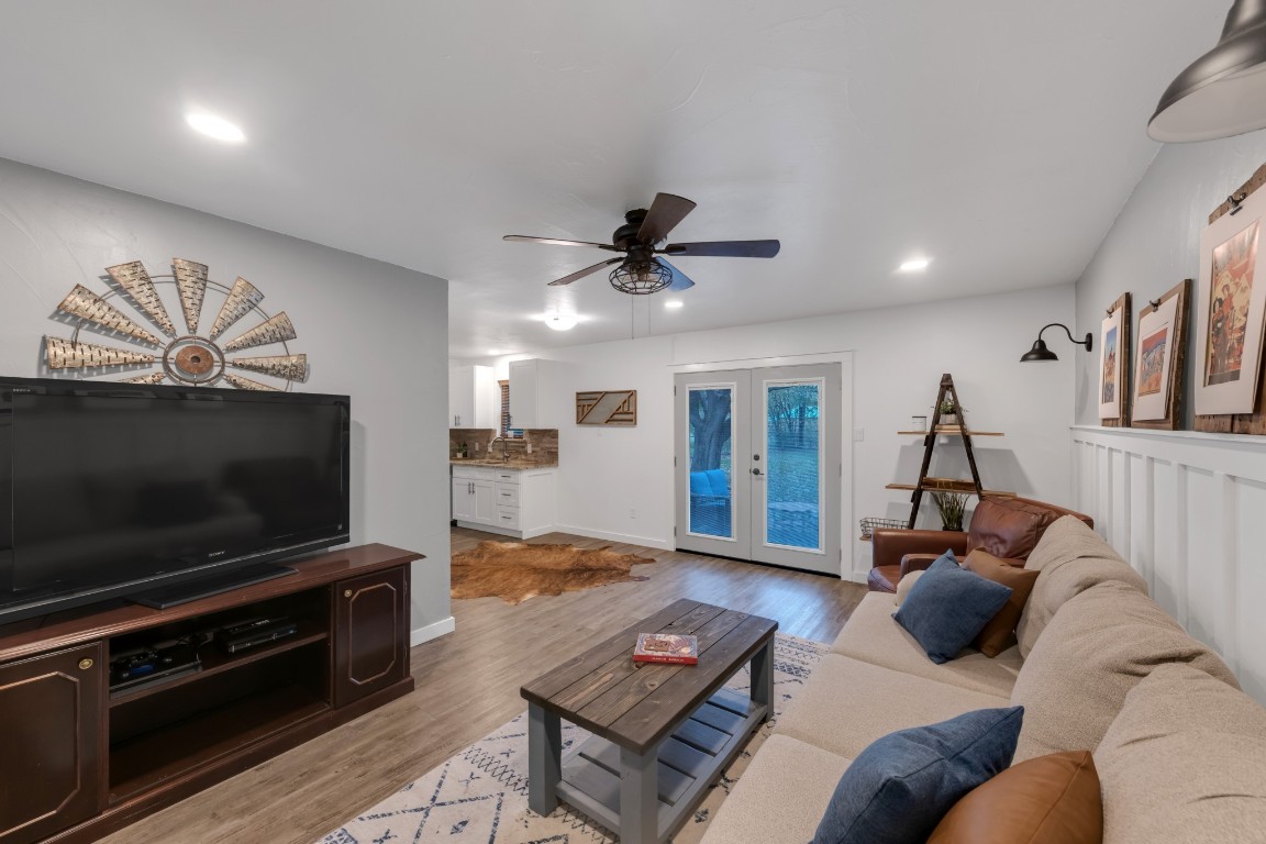 913 Childers Avenue Benbrook TX 76126