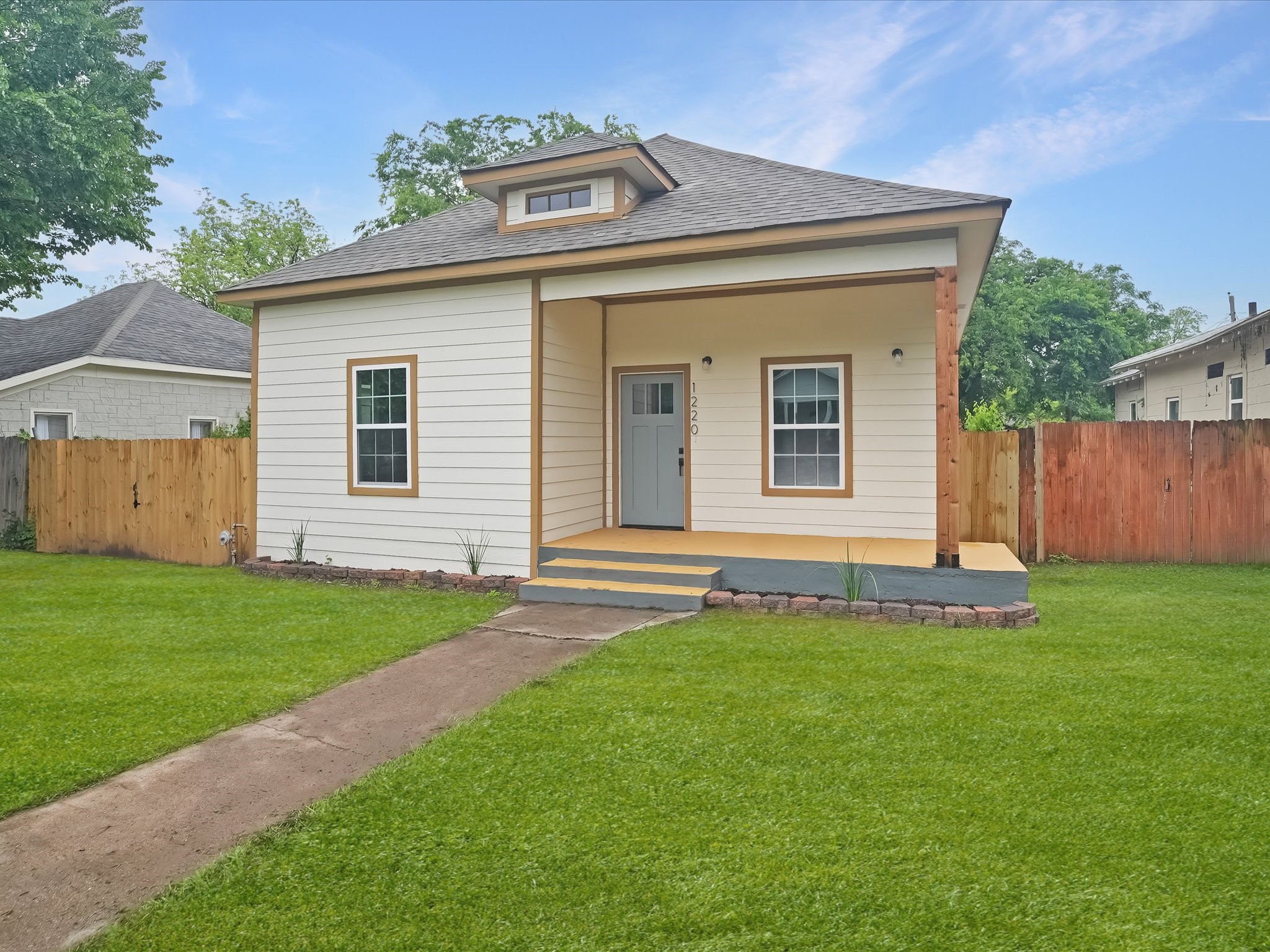 1220 E Pulaski Street Fort Worth TX 76104
