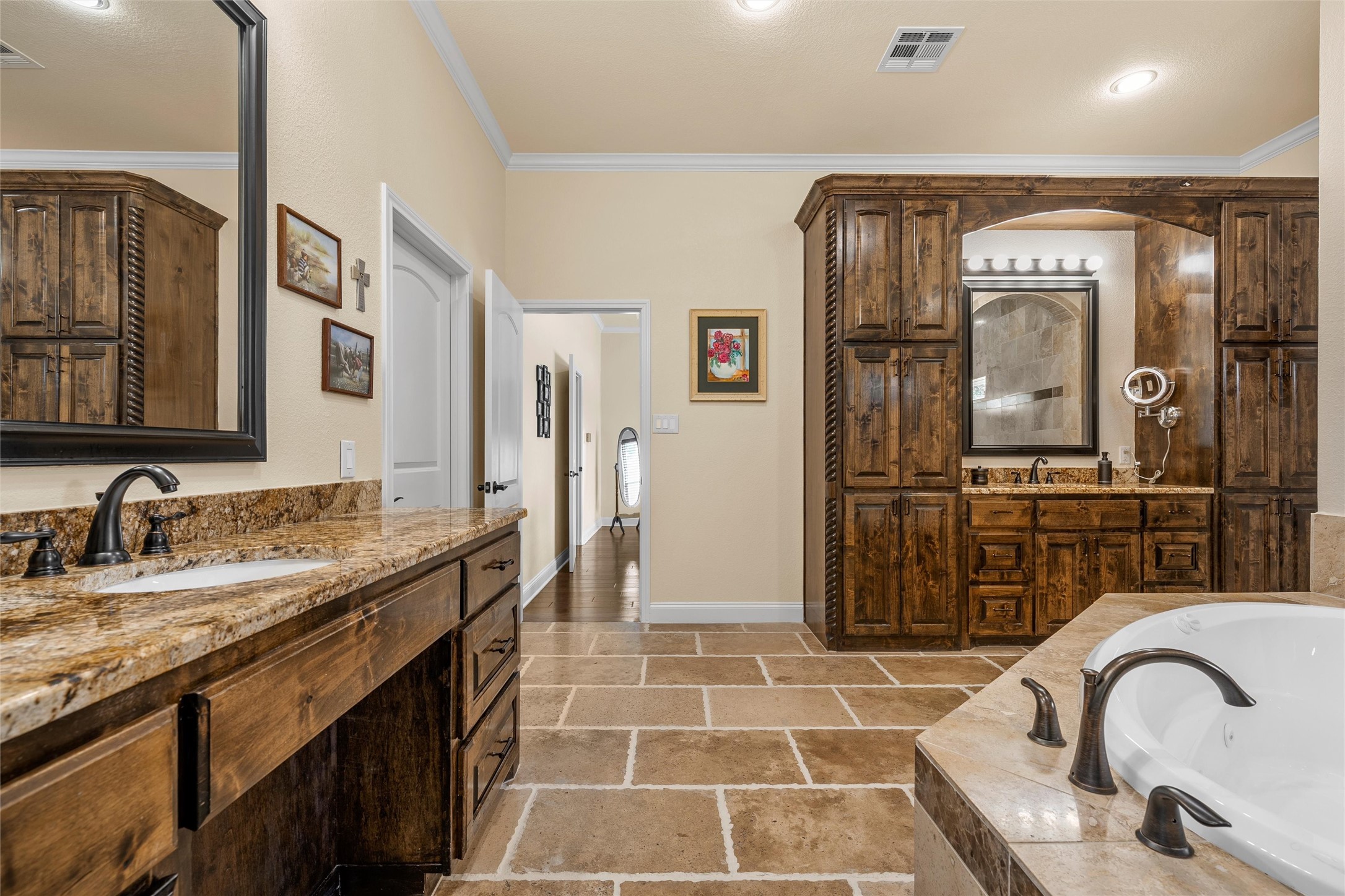 241 W Chapman Road Hewitt TX 76643