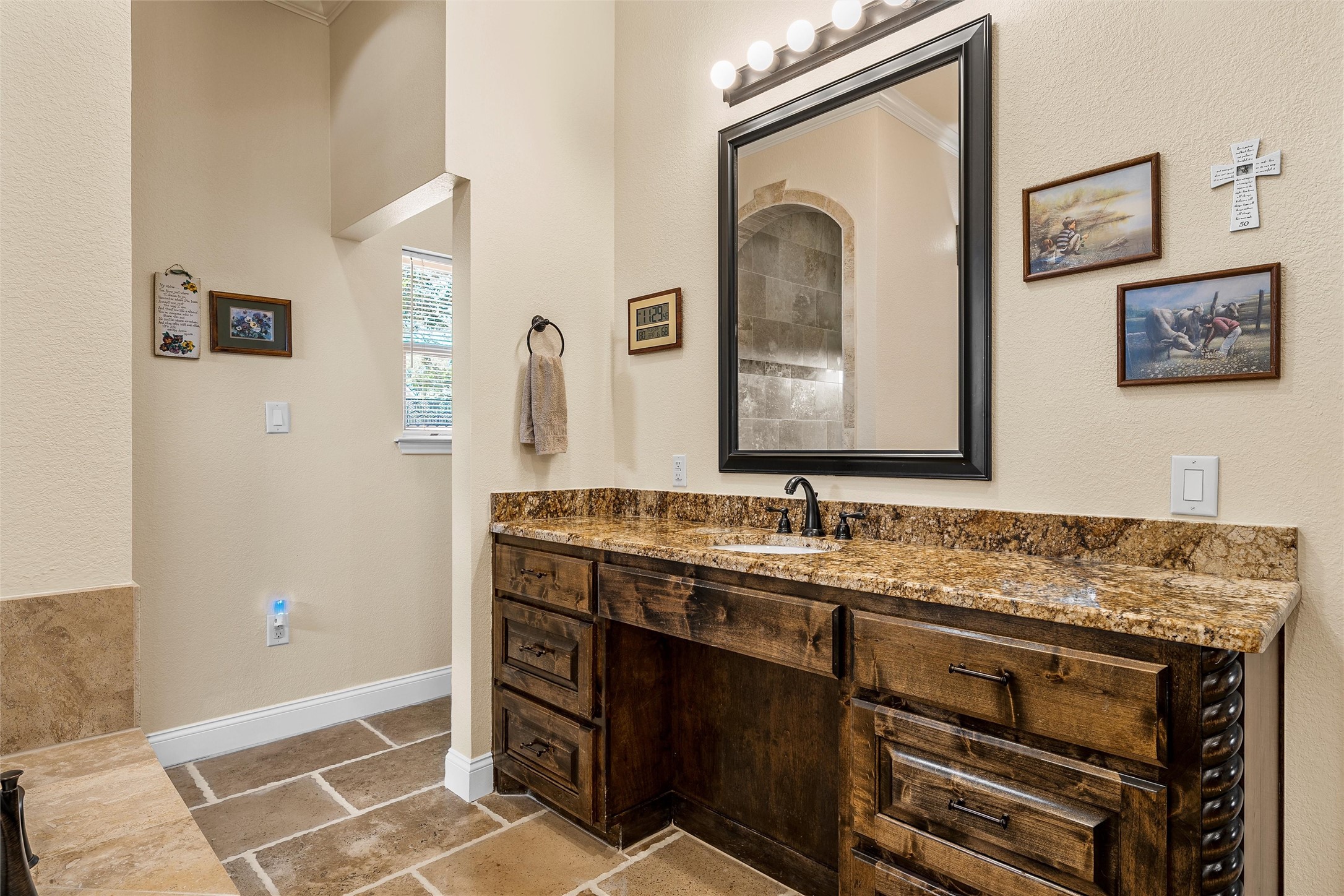 241 W Chapman Road Hewitt TX 76643