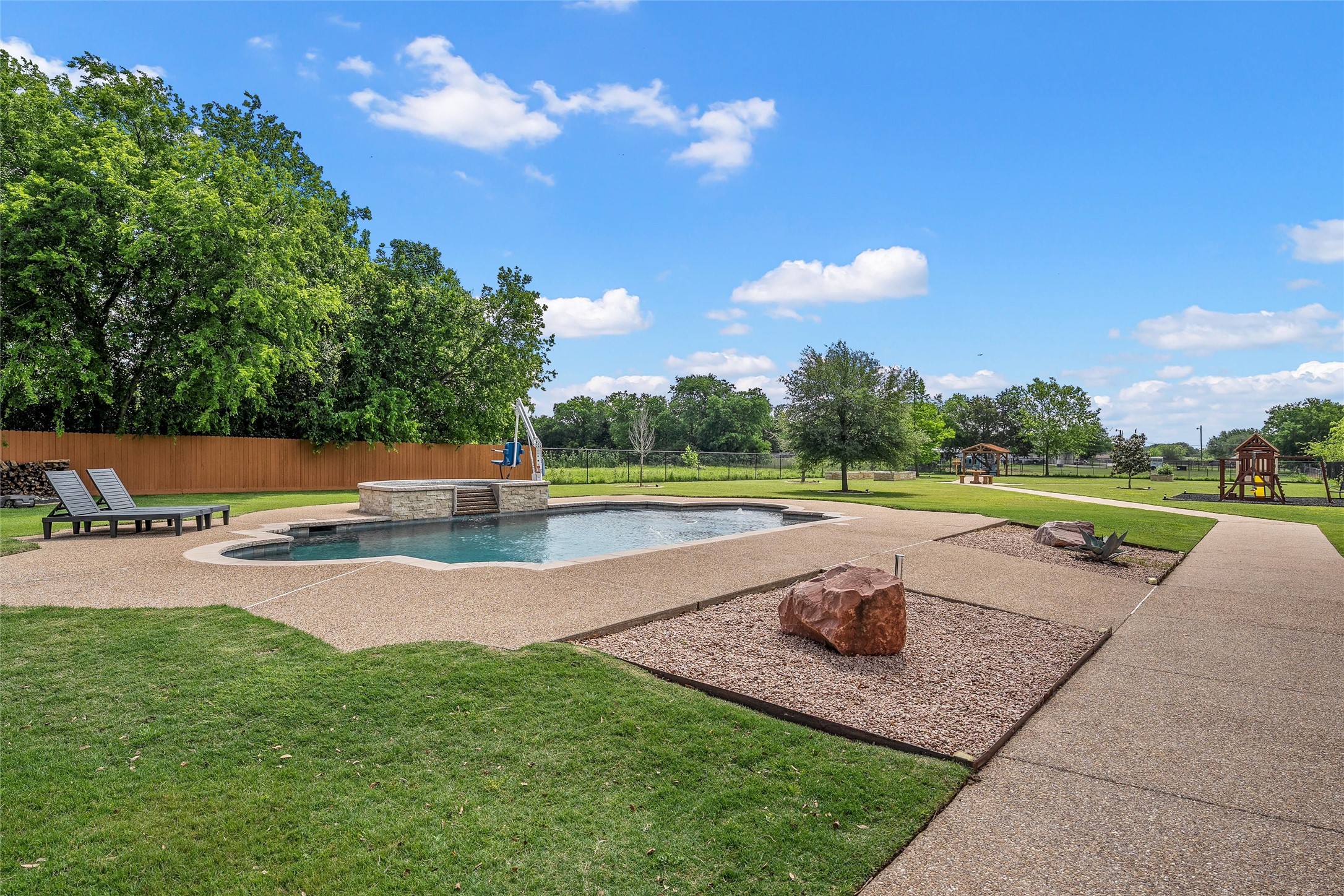 241 W Chapman Road Hewitt TX 76643