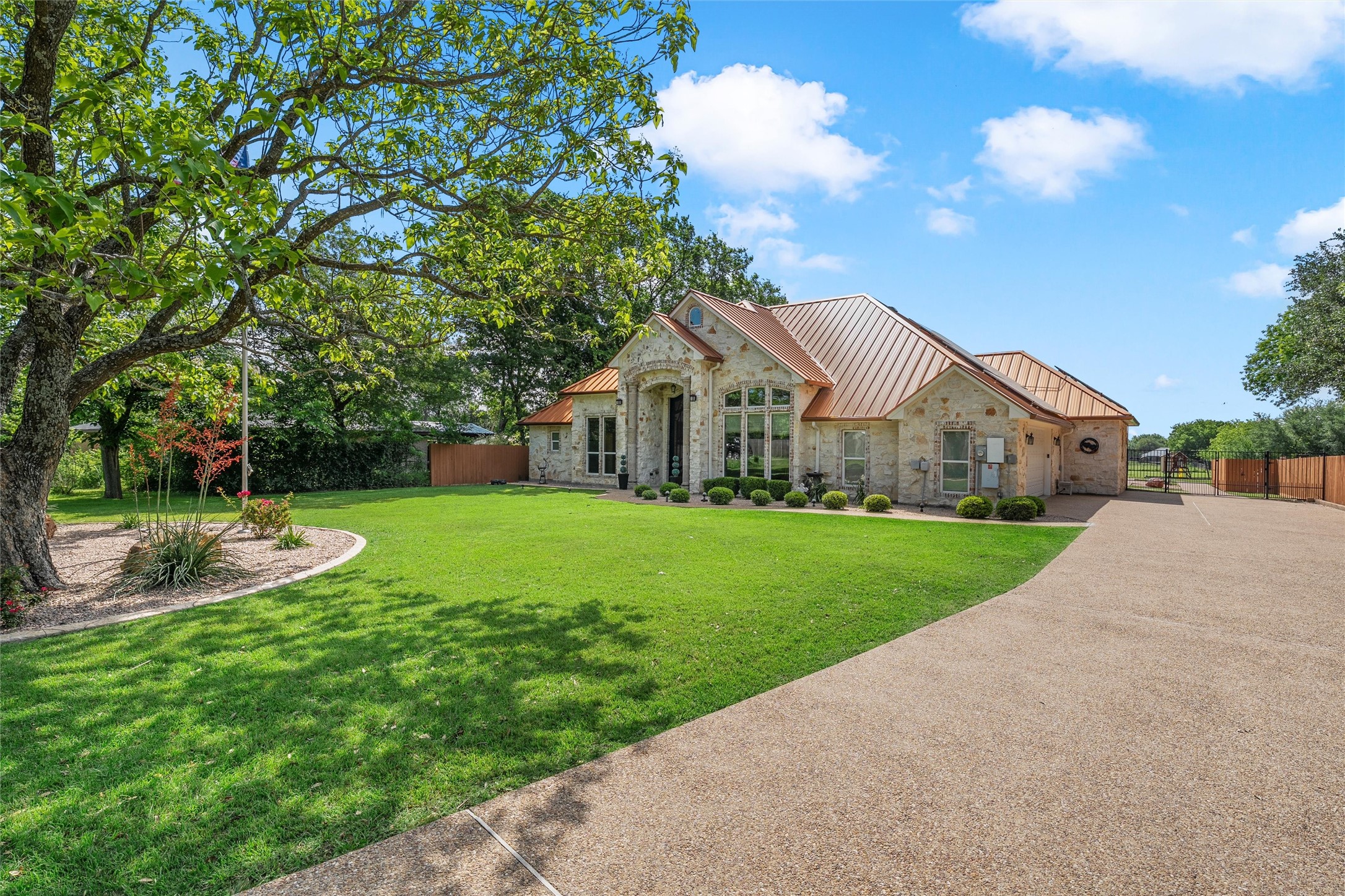 241 W Chapman Road Hewitt TX 76643
