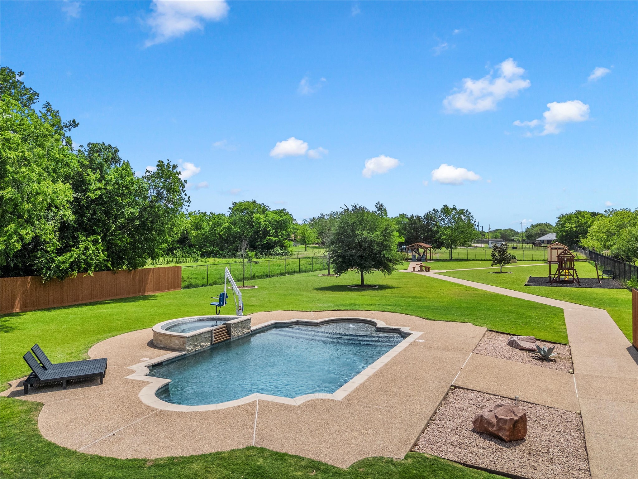 241 W Chapman Road Hewitt TX 76643