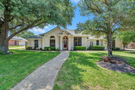 912 Oakmont Drive Hewitt TX 76643