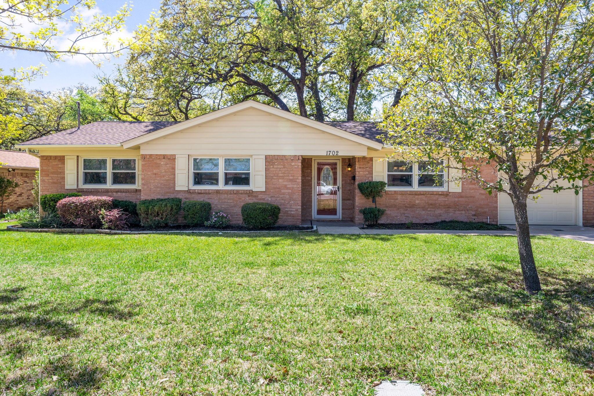 1702 Hendrix Drive Irving TX 75061