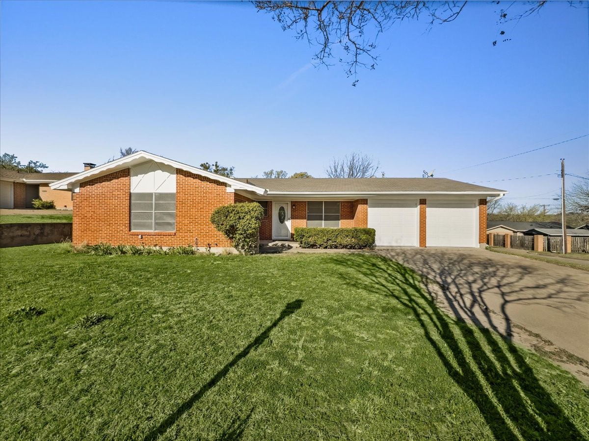 1302 Lynn Street Weatherford TX 76086