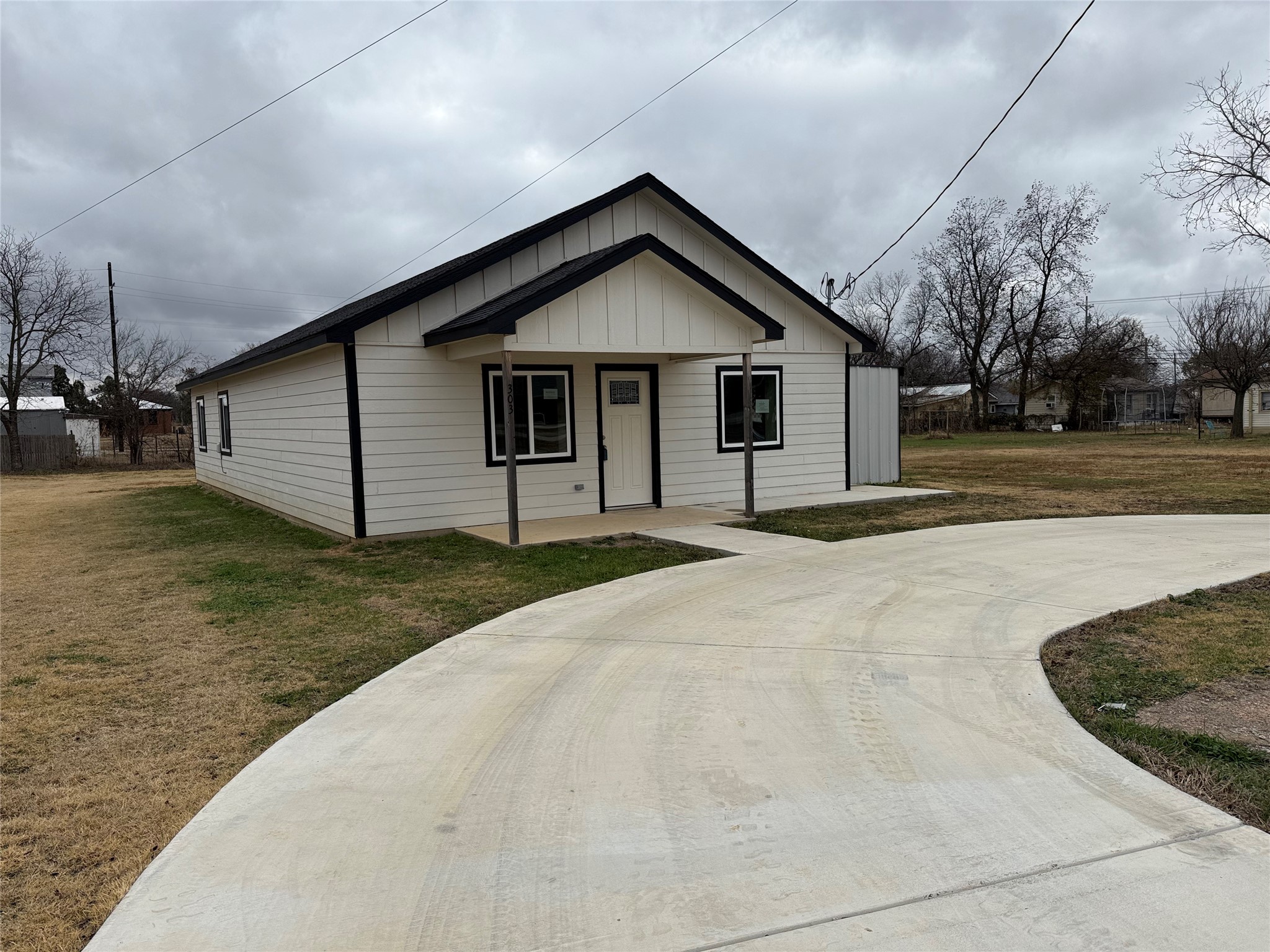 303 Ussery Street Bowie TX 76230