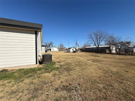 303 Ussery Street Bowie TX 76230
