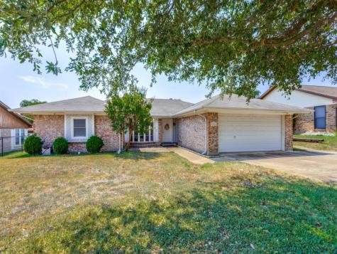 9921 Edmund Drive Benbrook TX 76126
