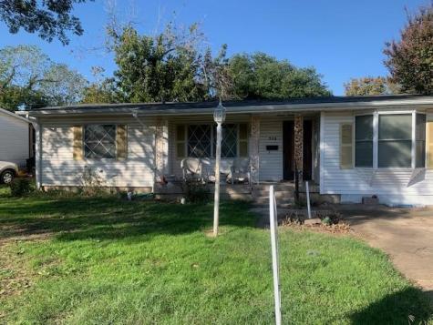 713 W Strong Parkway Grand Prairie TX 75050