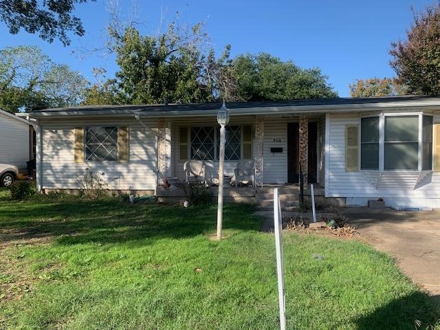 713 W Strong Parkway Grand Prairie TX 75050