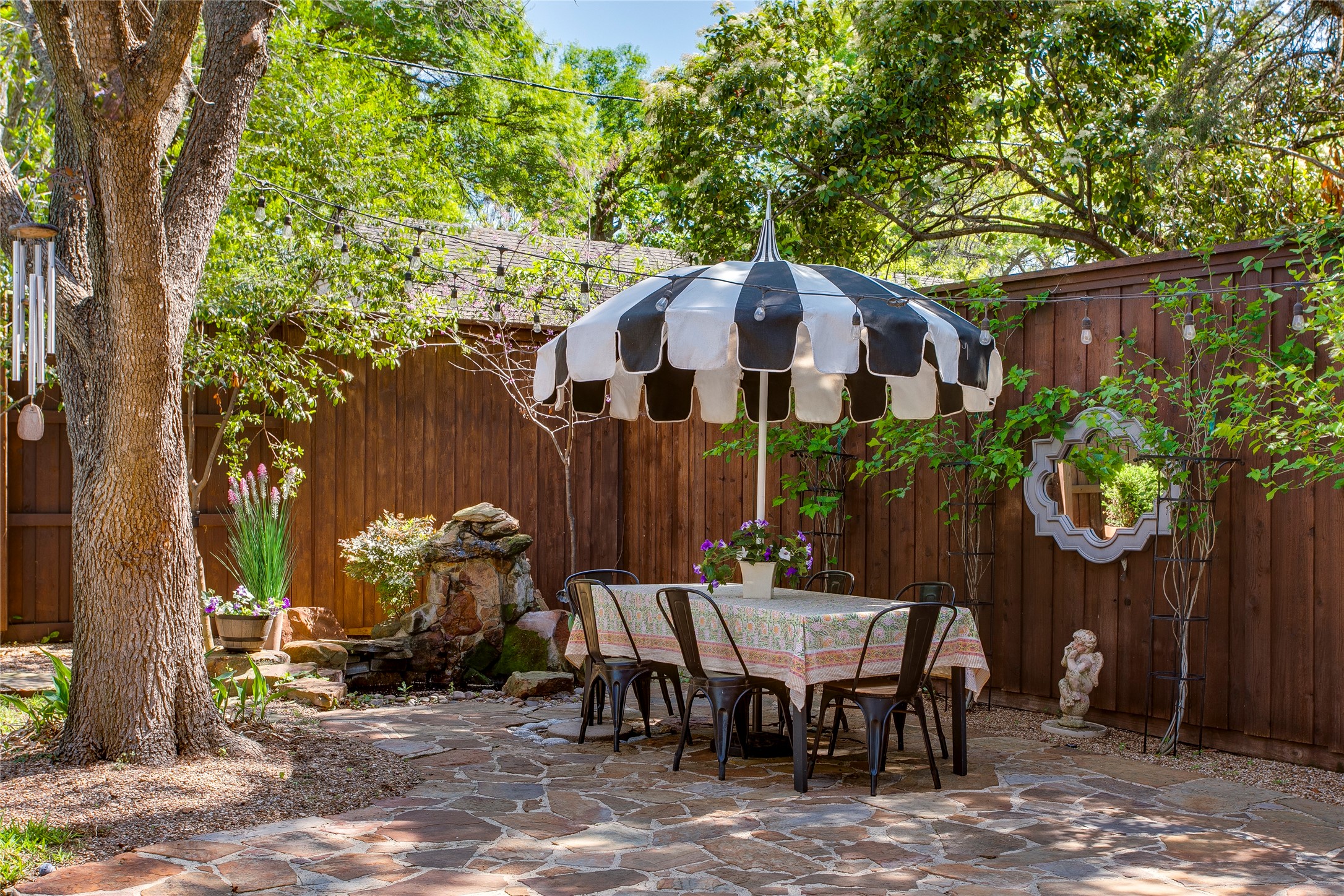 1150 N Canterbury Court Dallas TX 75208