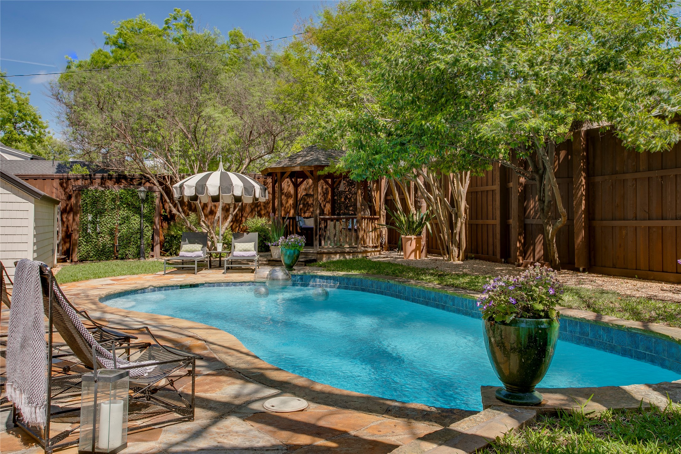 1150 N Canterbury Court Dallas TX 75208