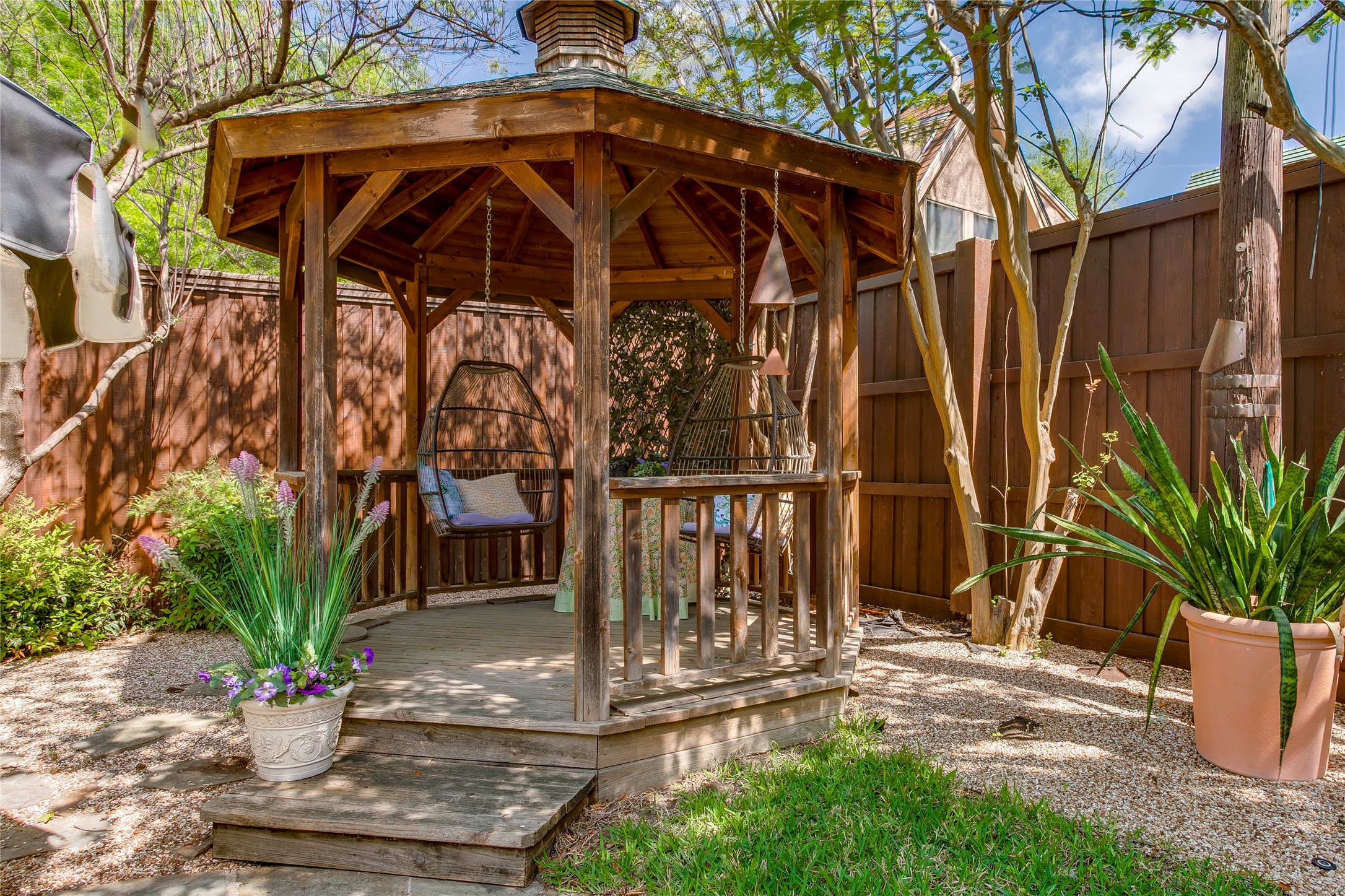 1150 N Canterbury Court Dallas TX 75208