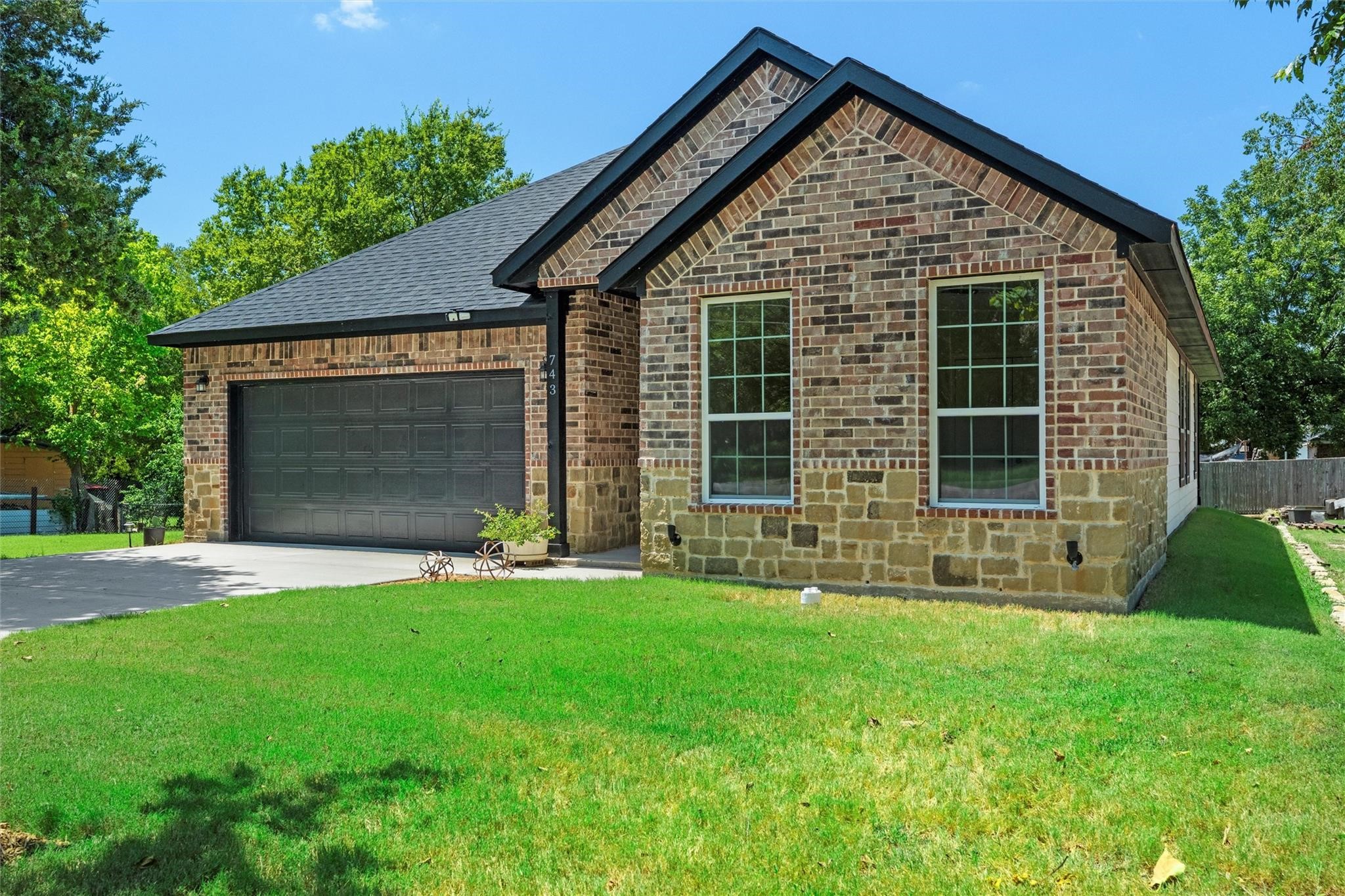 743 Ella Avenue Dallas TX 75217