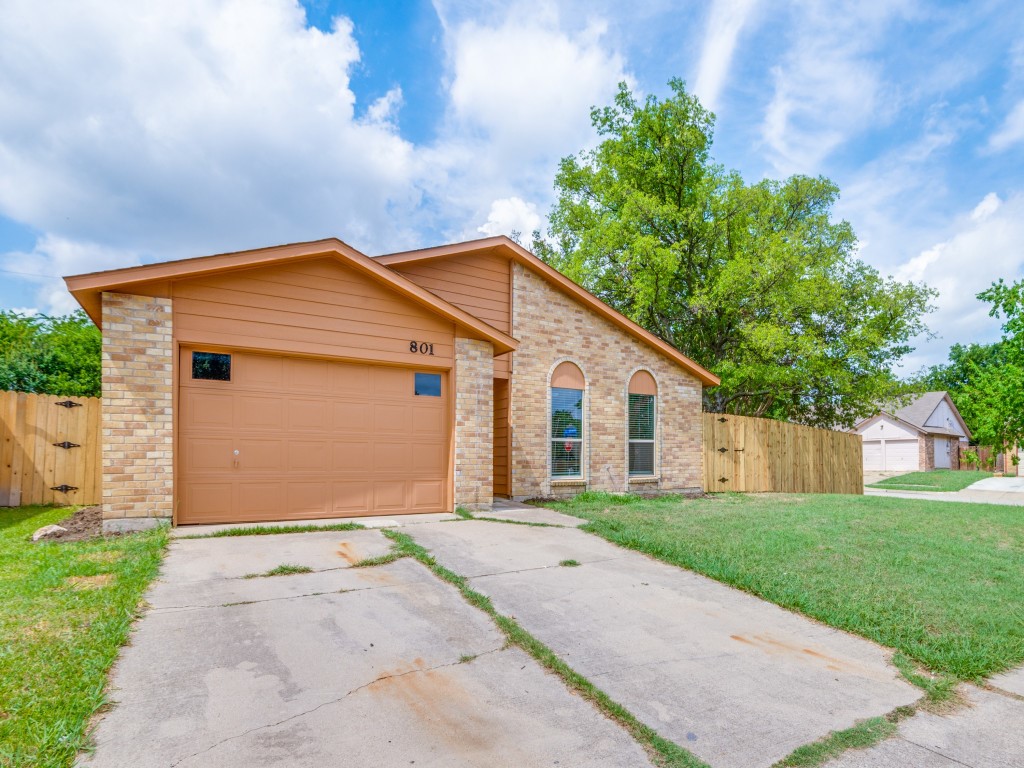 801 Sandalwood Lane Arlington TX 76017