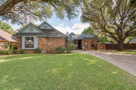 702 Gunnison Court Arlington TX 76006