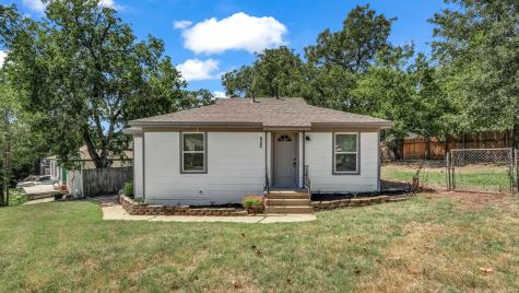 1617 Montrose Drive River Oaks TX 76114