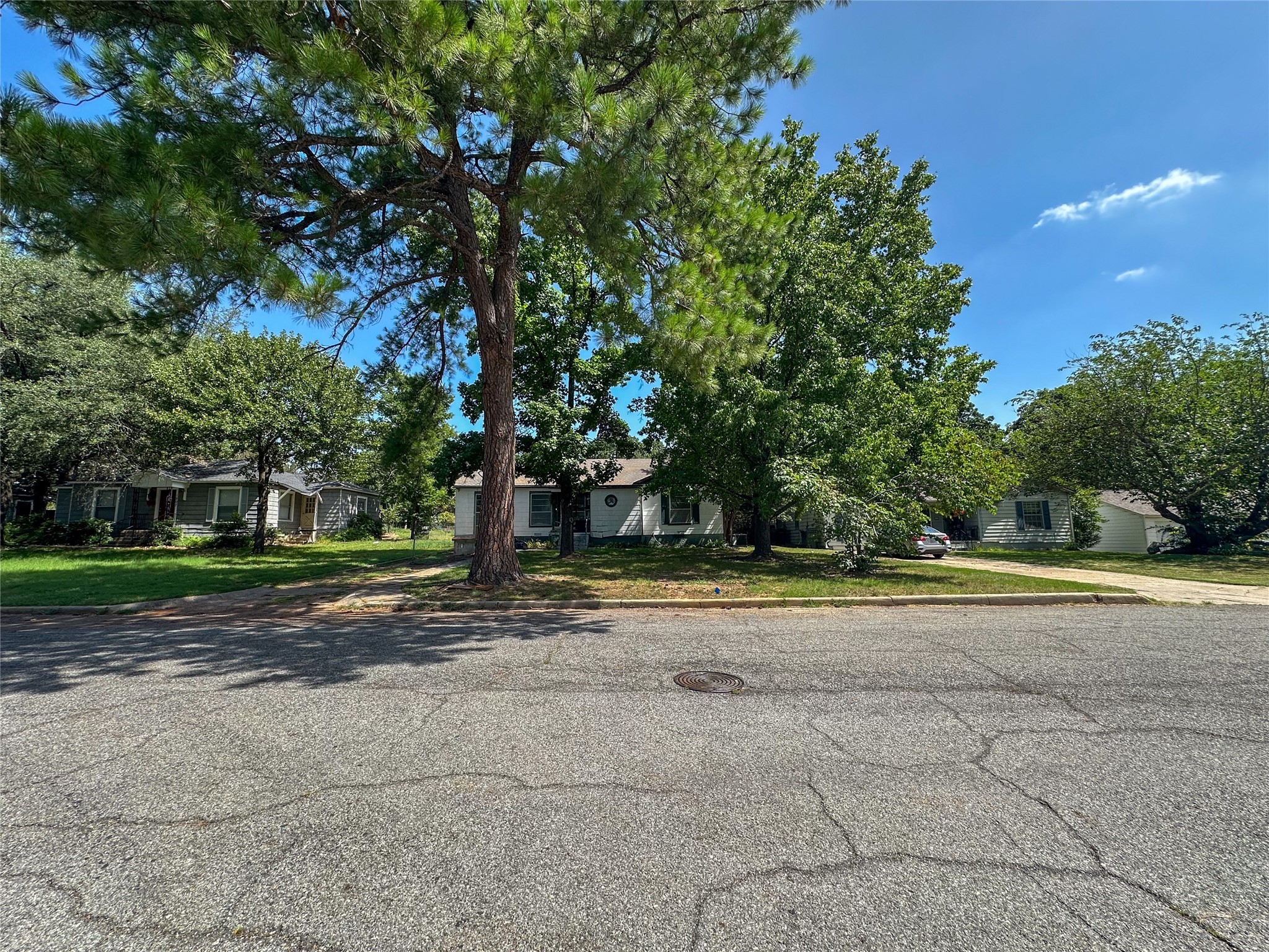 1501 W Day Street Denison TX 75020