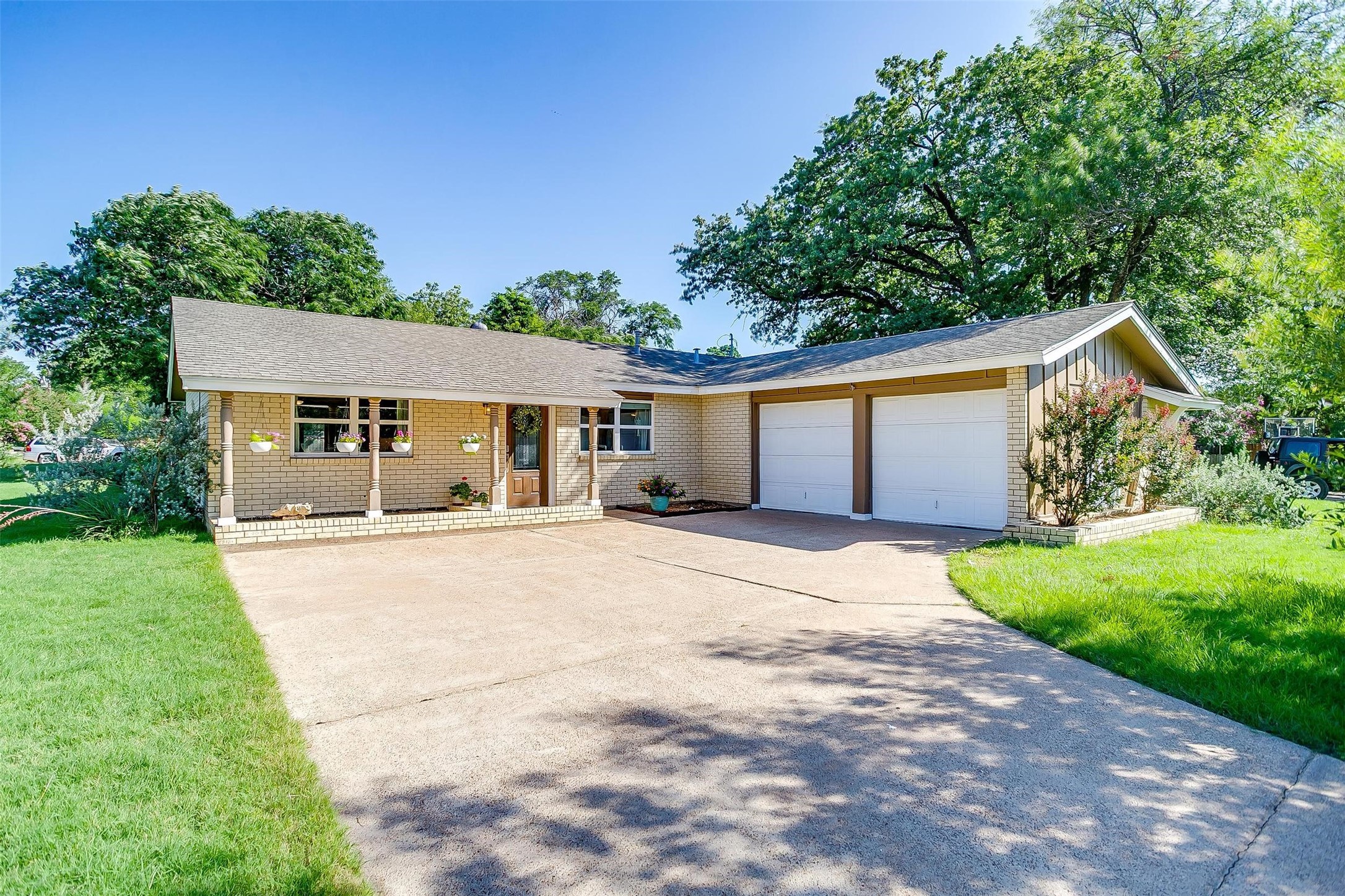 3025 Friendswood Drive Arlington TX 76013