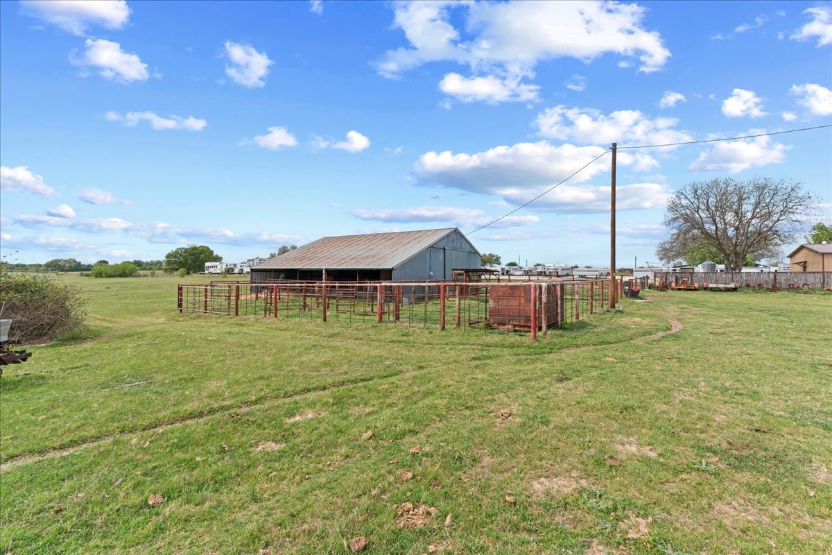806 Dennis Road Weatherford TX 76087