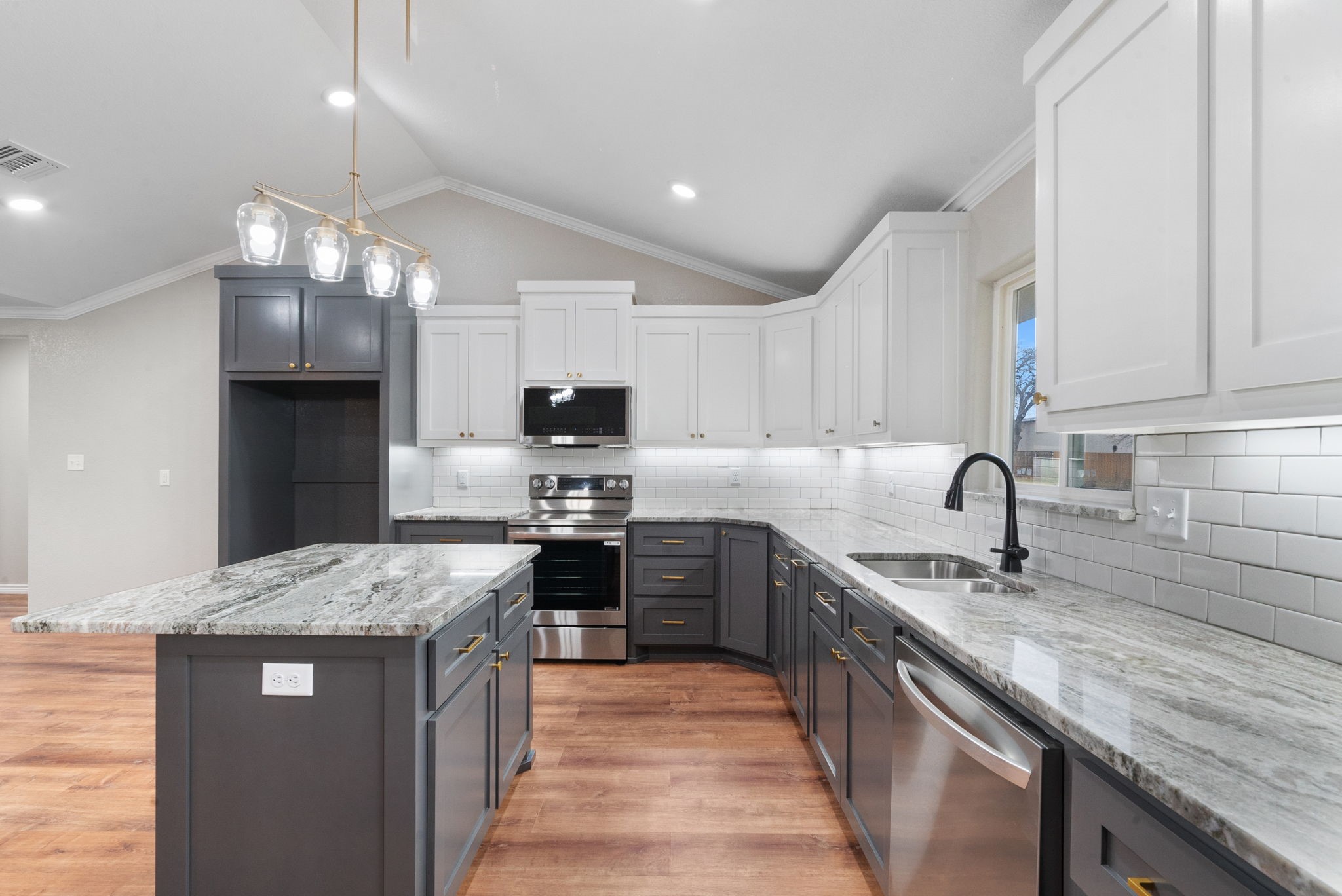 1937 N Dale Avenue Stephenville TX 76401