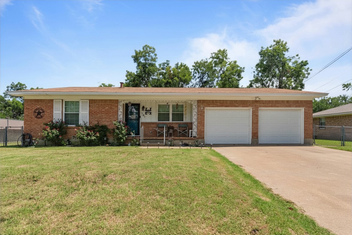 107 Woodard Avenue Cleburne TX 76033