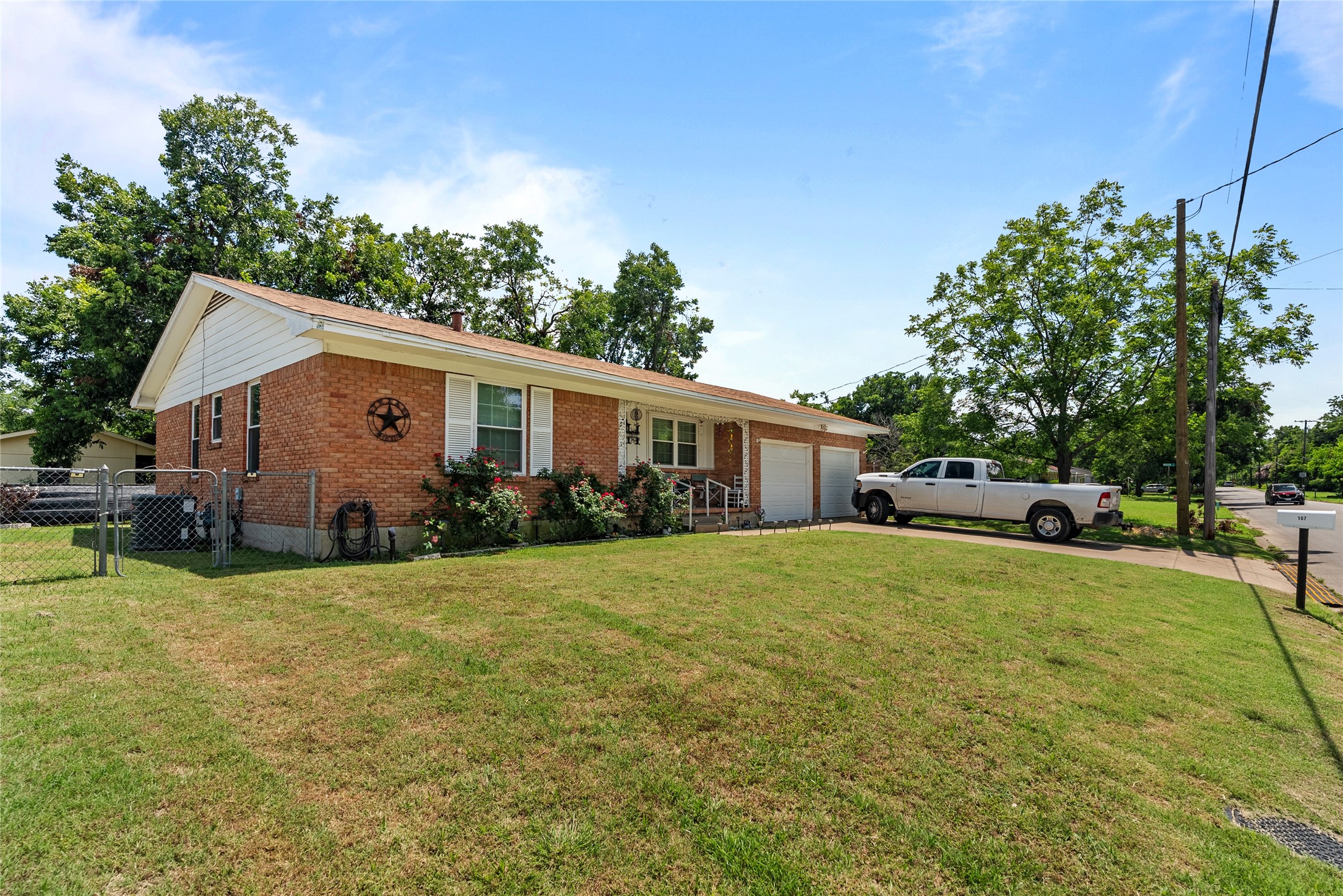 107 Woodard Avenue Cleburne TX 76033