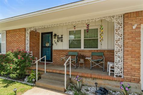 107 Woodard Avenue Cleburne TX 76033