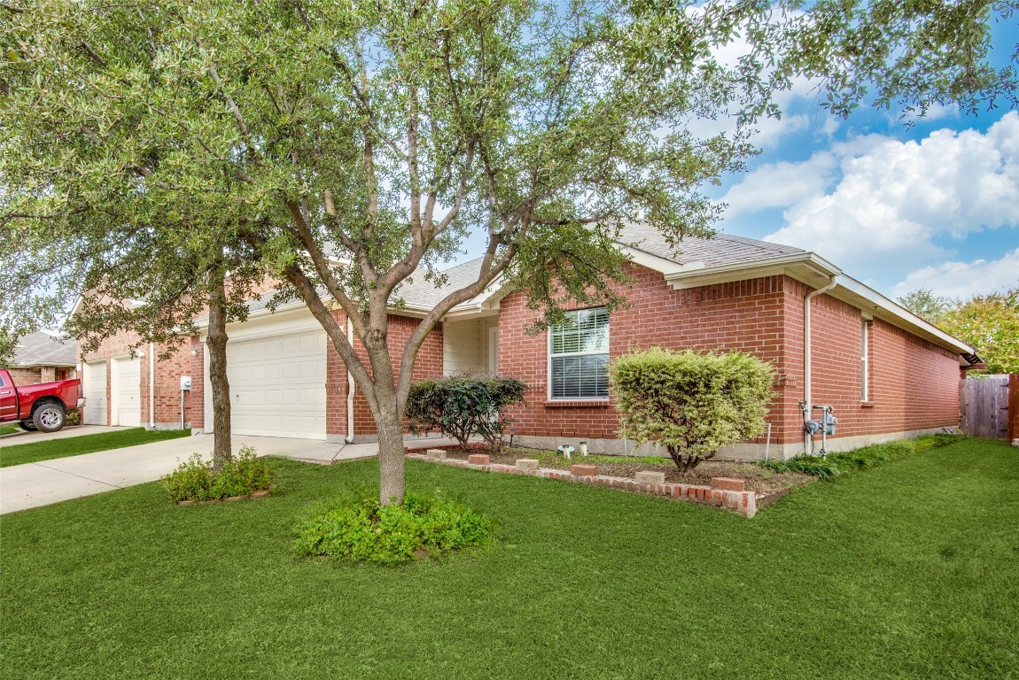 1044 Twin Brooks Drive Grand Prairie TX 75052