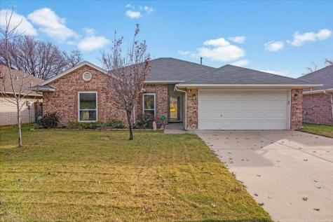 205 Roberts Drive Saginaw TX 76179