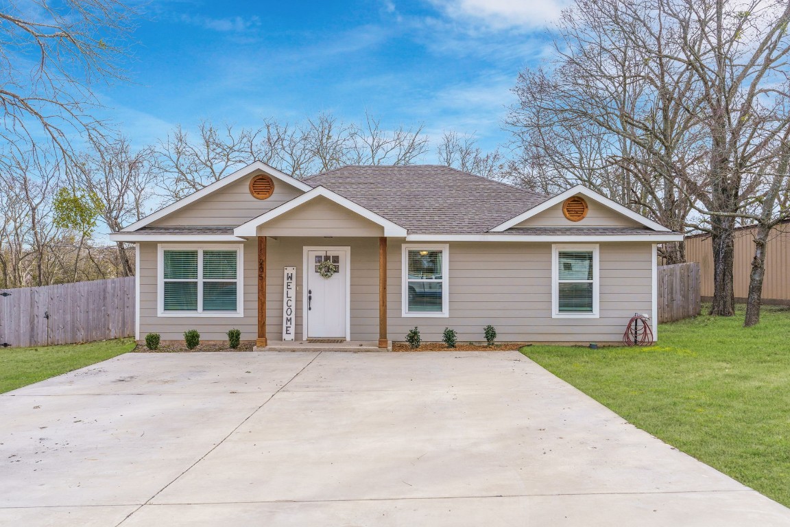 205 W Cedar Street Whitewright TX 75491