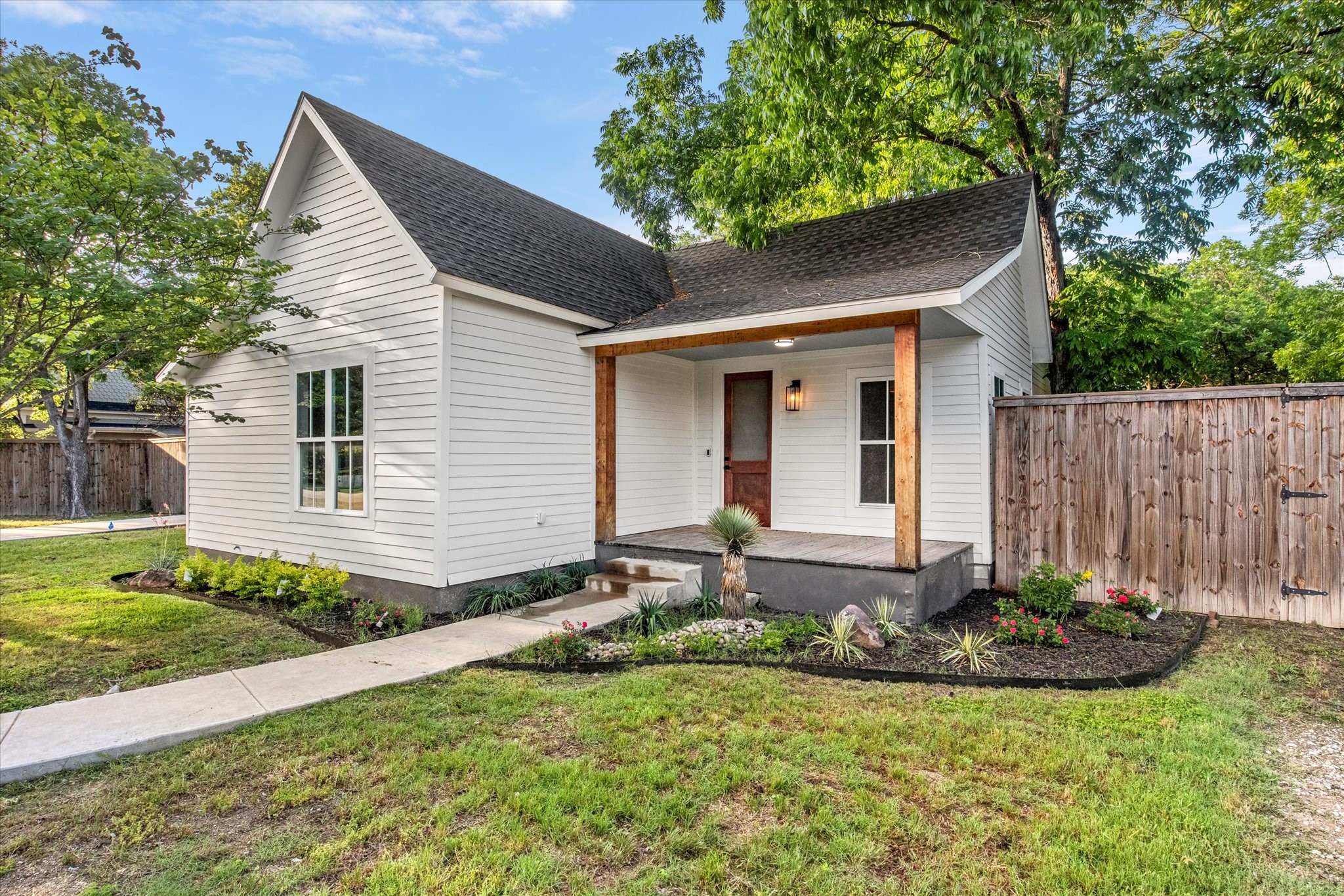 809 E Marvin Avenue Waxahachie TX 75165