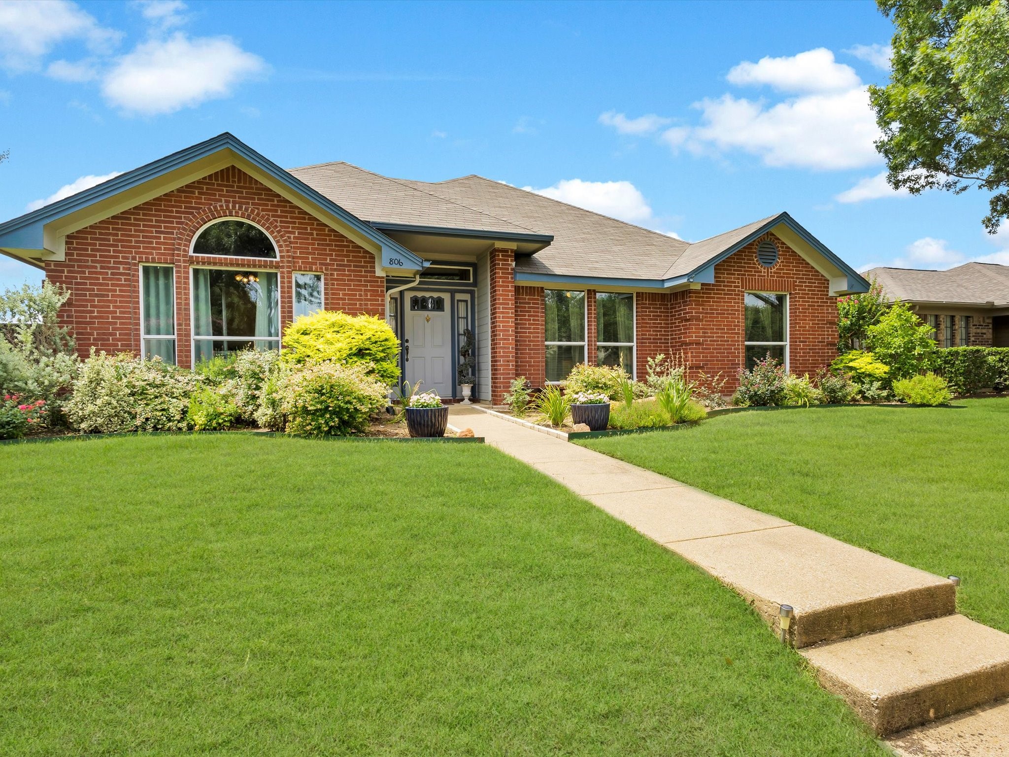 806 Red Oak Drive Lewisville TX 75067