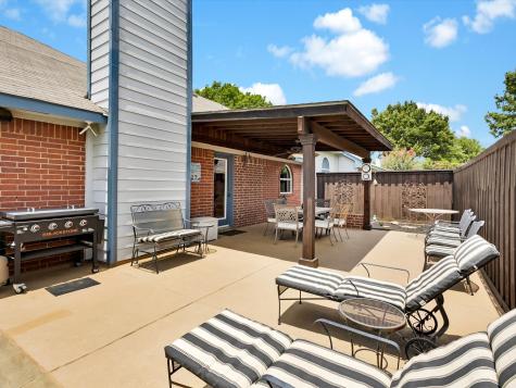 806 Red Oak Drive Lewisville TX 75067