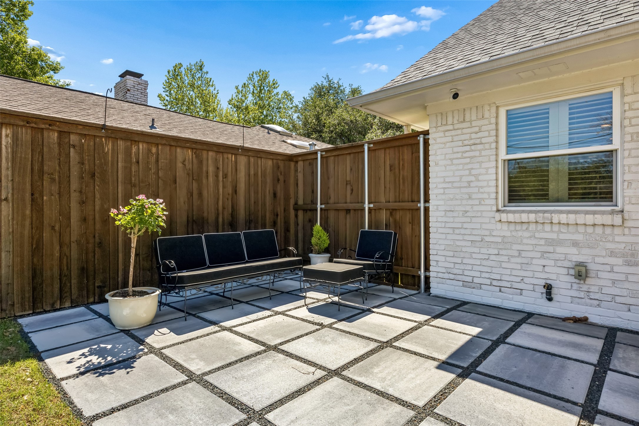 9933 Vistadale Drive Dallas TX 75238