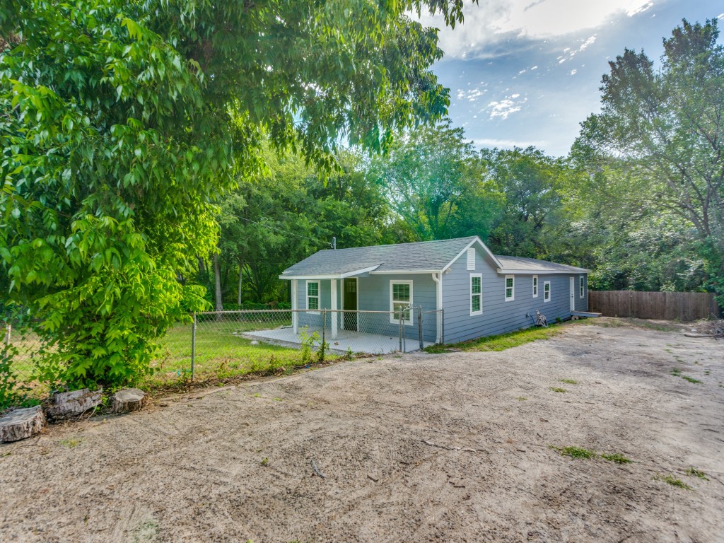 608 Alameda Road Azle TX 76020