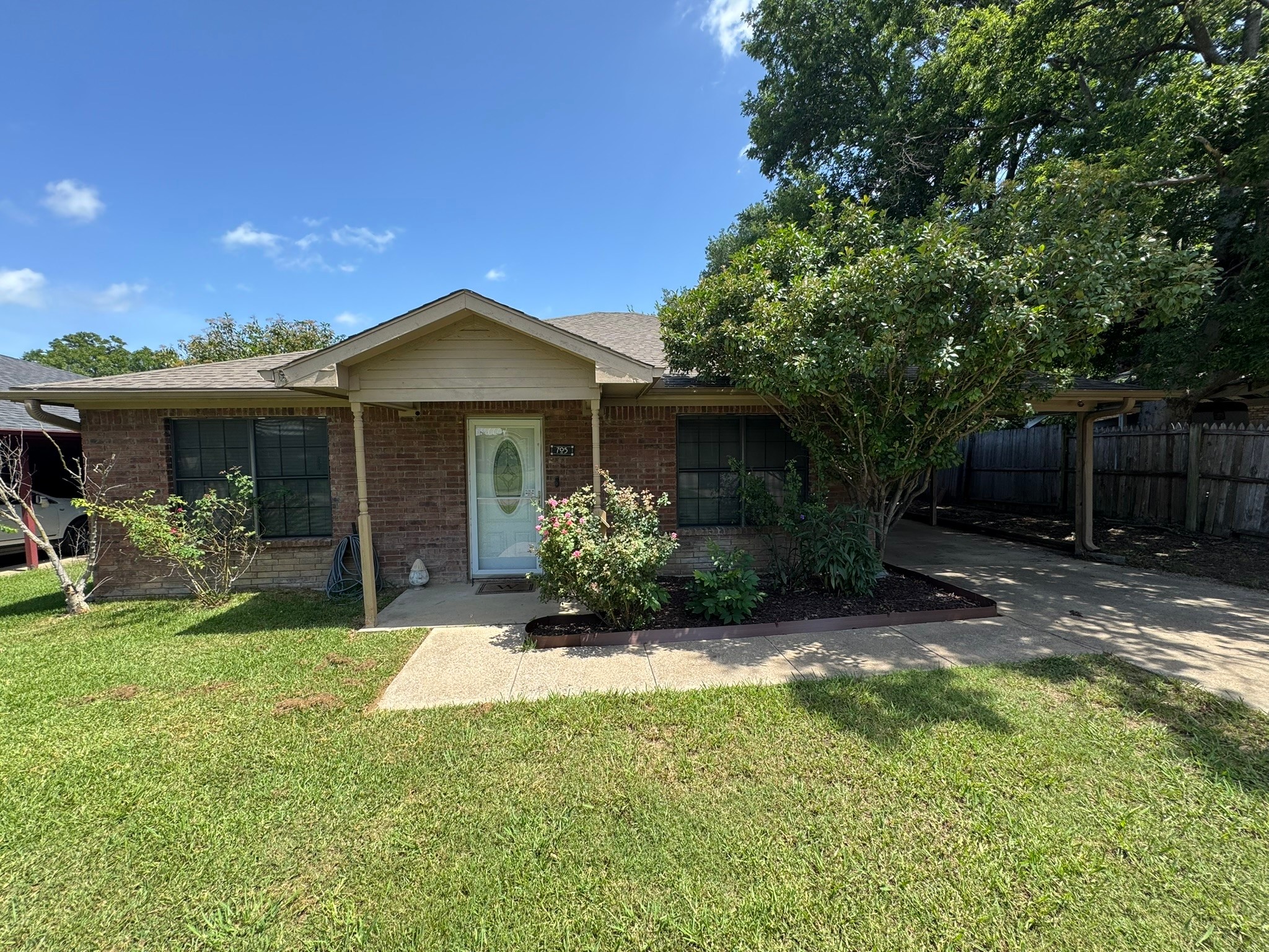 705 E James Street Wills Point TX 75169