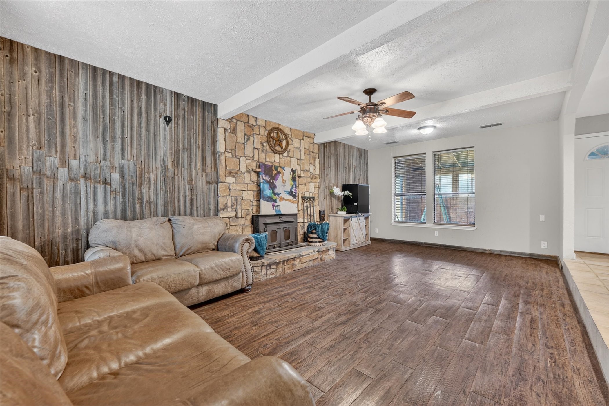 1276 County Road 1480 Alvord TX 76225