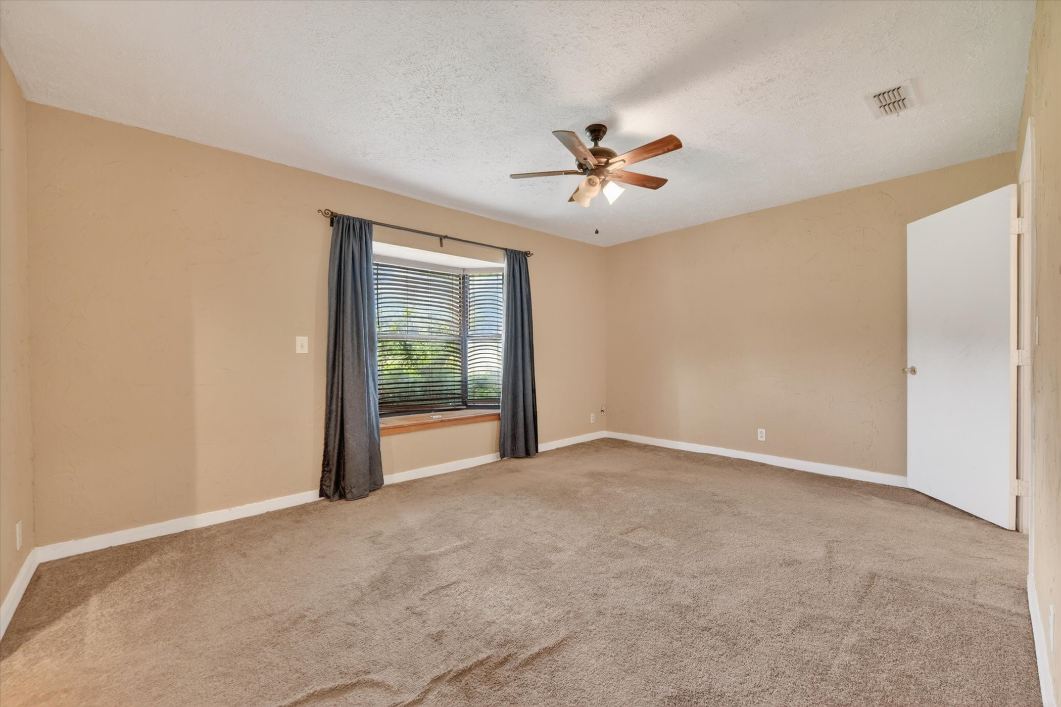 1276 County Road 1480 Alvord TX 76225