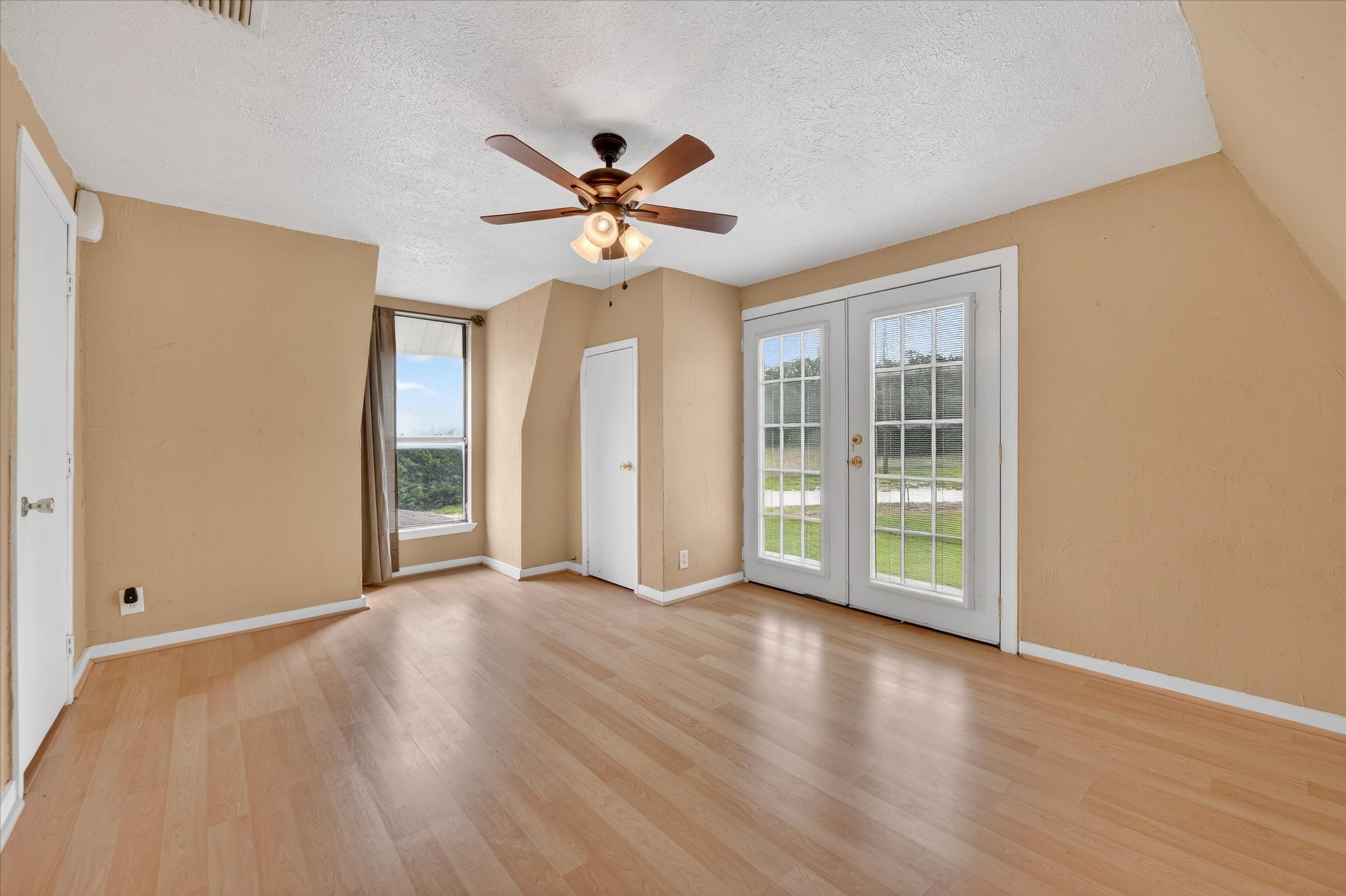 1276 County Road 1480 Alvord TX 76225