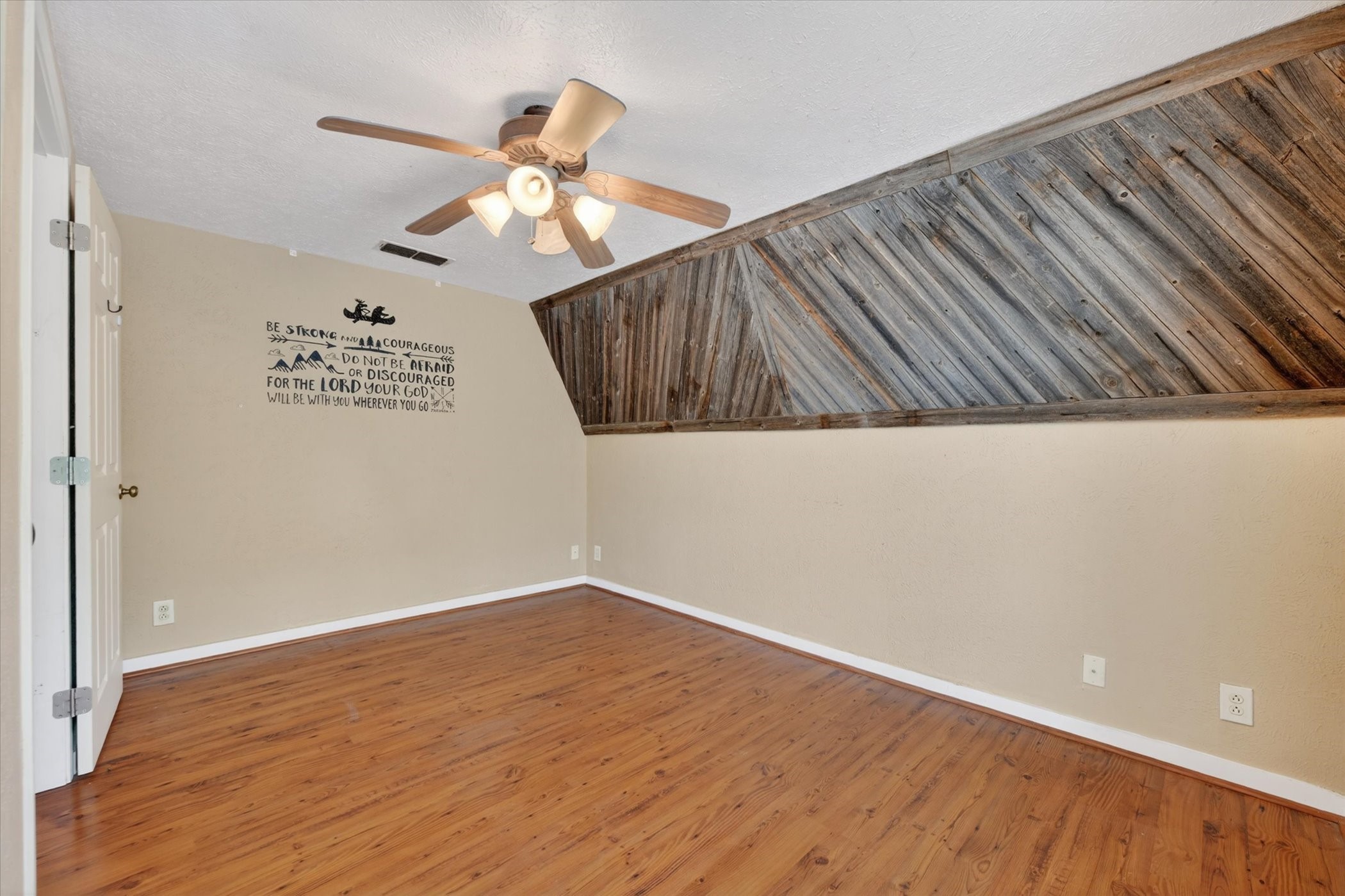 1276 County Road 1480 Alvord TX 76225
