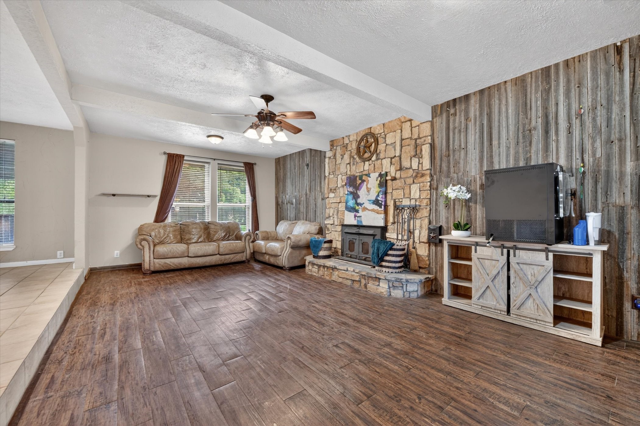 1276 County Road 1480 Alvord TX 76225