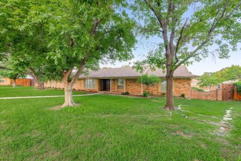 2025 Oxford Circle Grand Prairie TX 75051