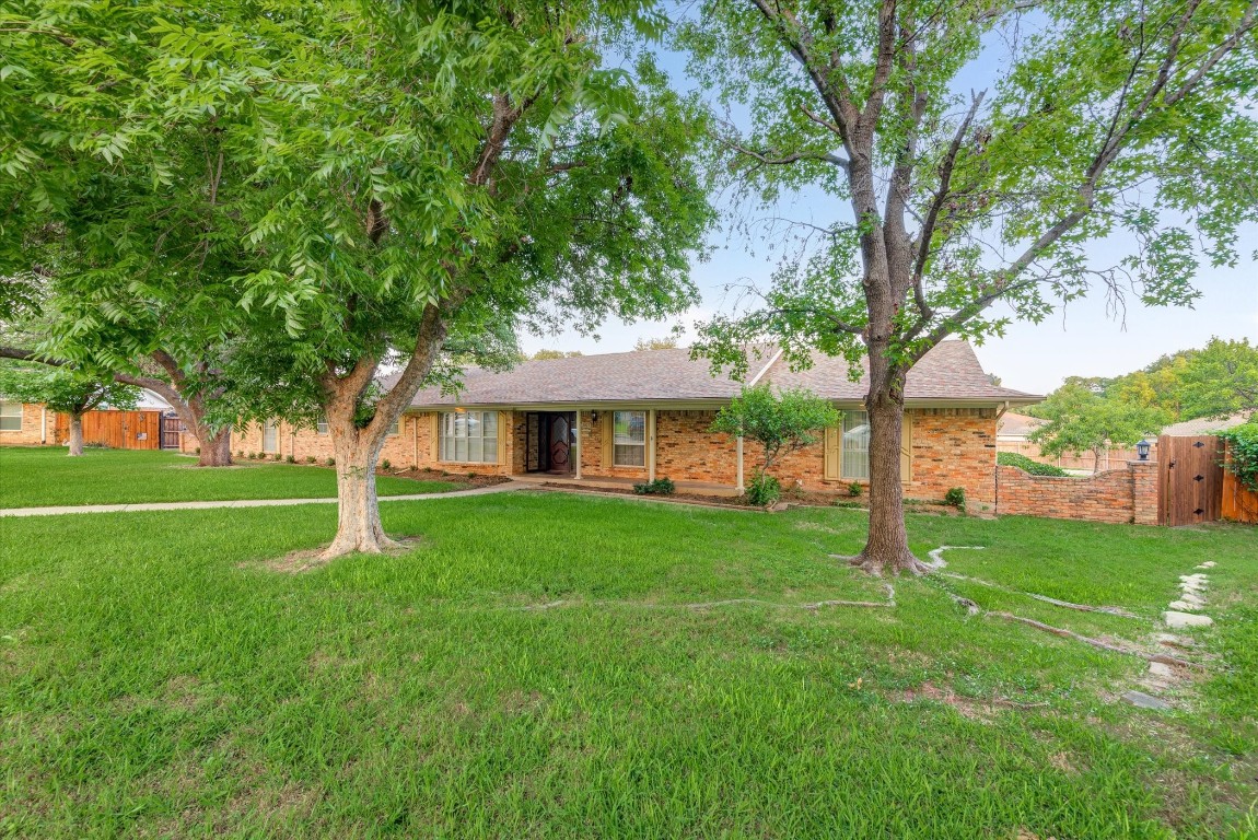 2025 Oxford Circle Grand Prairie TX 75051