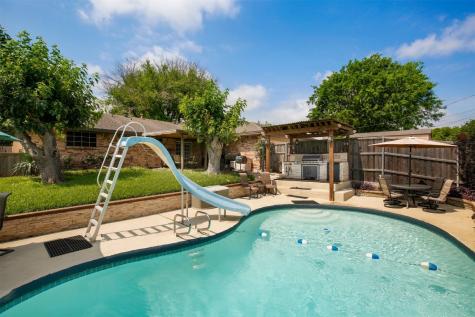 205 Meadowcreek Drive Desoto TX 75115